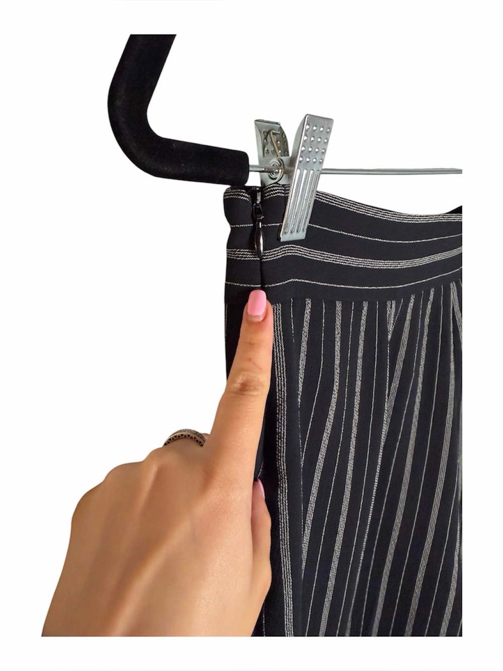 NEW Aritzia Wilfred Clarisse Wide-Leg Pinstripe Pants in Black - Picture 6 of 7